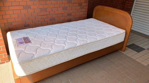 シングルベッド　　マットレス+フレーム