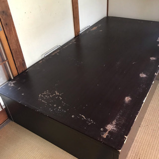 跳ね上げ式ベッドの画像