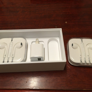 iPhone イヤホン×2 充電器本体×1