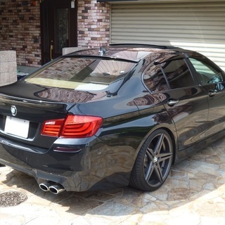 検査2年12月535iハイラインPKG M5仕様/改造多数/KW車高調/社外19インチ/Fリップ/デイライト/純正HDDナビ/idrive/地デジ/バックカメラ/革/HID の画像