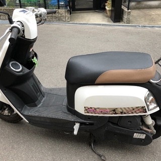 〔取引中〕お洒落レア車♪ヤマハCUXI白色100cc小型バイクの画像