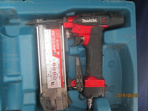 マキタ　高圧釘打機　AF551H