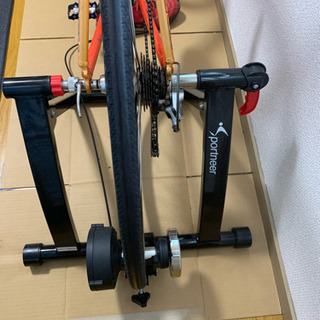 トレックロードレーサーとホームトレーニーの画像