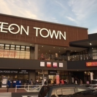 ラッキーヘアーイオンタウン川西店では保育スタッフ＆レセプション（...