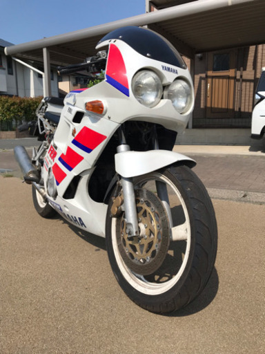 ヤマハ FZR250 希少な4気筒