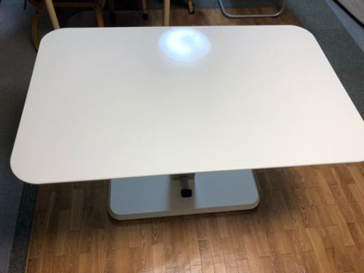 昇降式テーブル