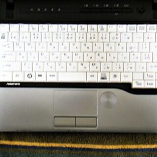 🔶12.1型液晶/重さ1.39kg♪移動用/高速☆彡新品✨SSD120GB(保証付き)/MS Office📒✎/メモリ4GB♪/2コアCPU♪/高速！USB3.0/マイク内臓🎤/すぐ使えるWin10メディア作成ツール付💿/すぐ繋がるWi-Fi📶/点検整備清掃済み😊/FUZITSUの画像