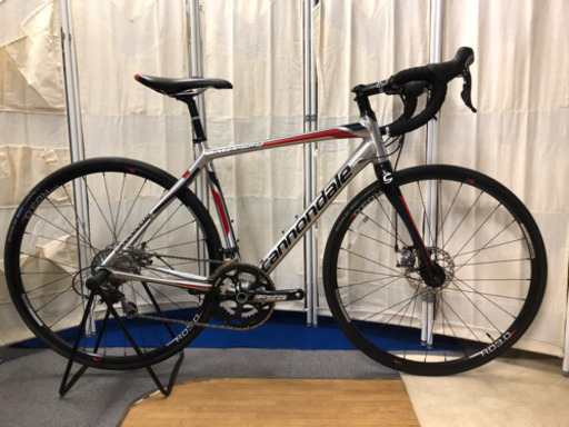 【新品未使用車】キャノンデール シナプスディスク5 シマノ 105 人気のシルバーカラー