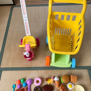 ままごと、お買い物カート、お人形を乗せる手押し棒付きの車