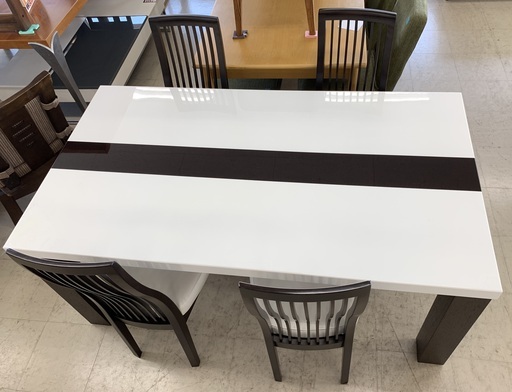 J208 シギヤマ家具　ダイニングテ－ブルセット　椅子４脚付き！　参考定価約１５万円