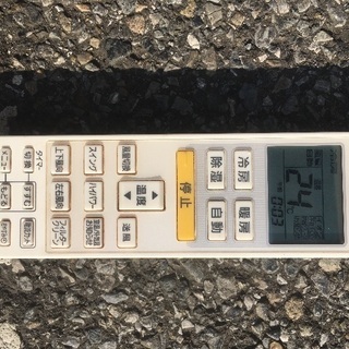 ルームエアコン　★シャープ★2013年製／冷房暖房8～12畳用　／東京23区内配送可の画像