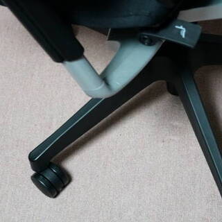 スピーナ　チェア　ヘッドレスト（改良あり）　イトーキ　エラストマーバックの画像