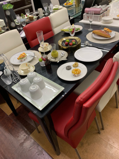 ダイニングテーブル。！！！！