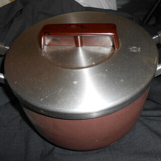 おでん、カレー鍋　直径23ｃｍ　高さ17ｃｍ　取ってからの長さ36ｃｍ