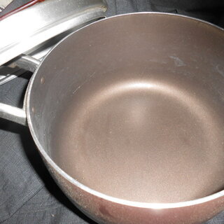 おでん、カレー鍋　直径23ｃｍ　高さ17ｃｍ　取ってからの長さ36ｃｍの画像