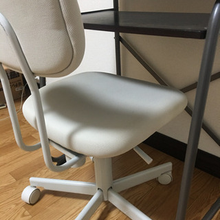 【お譲り先決まりました】パソコン用テーブル&椅子セットの画像