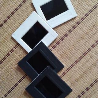 スライドフィルムケースとプラスチックマウントのセットの画像