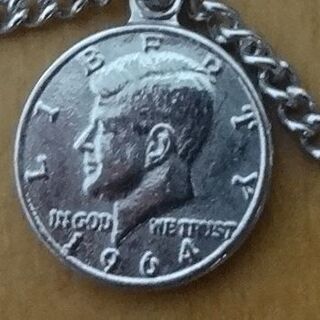 ケネディ 銀貨 チェーン LIBERTY 1964 IN GOD WE TRUST ケネディ JFK アメリカの画像