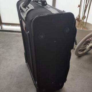 大きなスーツケースの画像