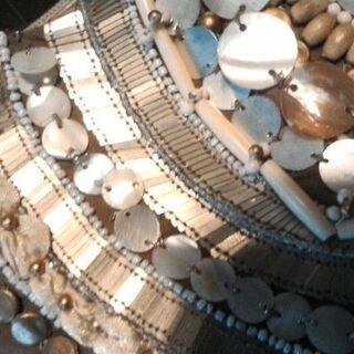 貝殻刺繍ハンドバッグ(ポーチ)の画像