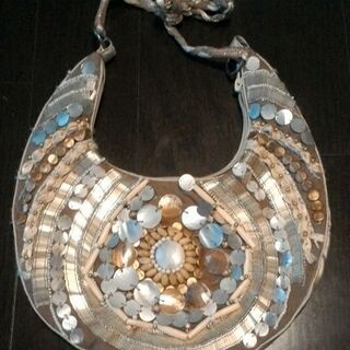 貝殻刺繍ハンドバッグ(ポーチ)