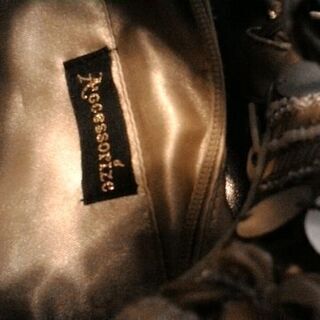 貝殻刺繍ハンドバッグ(ポーチ)の画像