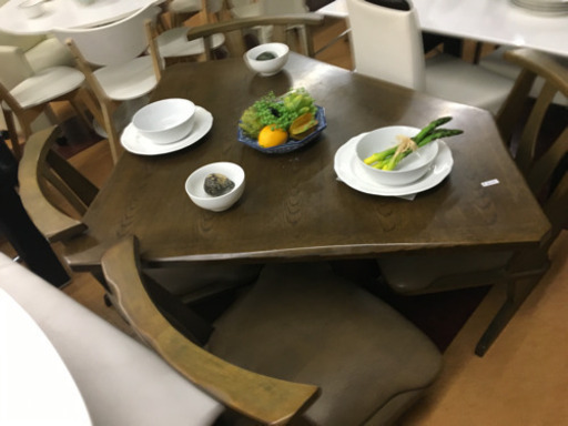 ダイニングテーブル。--