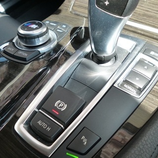 検査2年5月528i 希少色ミラノベージュ/デイライト/純正HDDナビ/idrive/2017年地図/ブラックレザー/シートヒーター/点検記録簿/HID/ミラーETCの画像