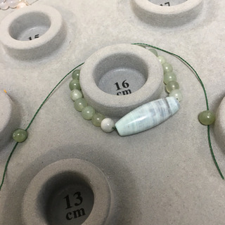 【新品】天珠型瑪瑙とネフライトのマクラメブレスレットの画像