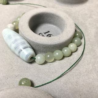 【新品】天珠型瑪瑙とネフライトのマクラメブレスレットの画像