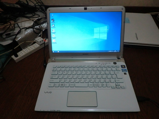VAIO i3 SSD SVE14A18FJW ちょいジャンク