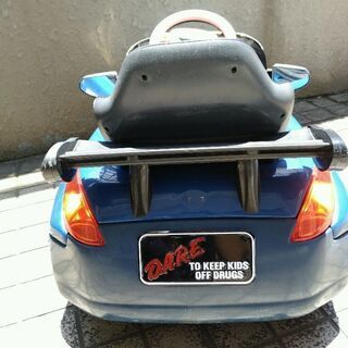 子供さんなら乗り込めるミニカー、動かない乗用カートの画像