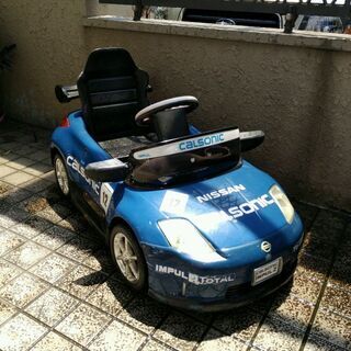 子供さんなら乗り込めるミニカー、動かない乗用カートの画像