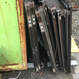 取り外したサッシと雨戸の画像