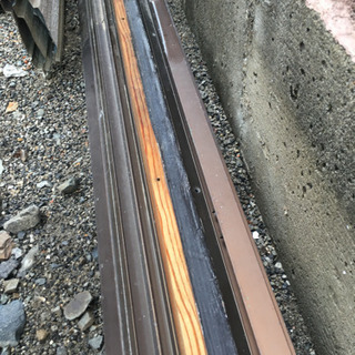 取り外したサッシと雨戸の画像