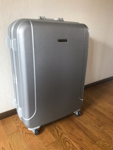 美品  通常より大きなスーツケース