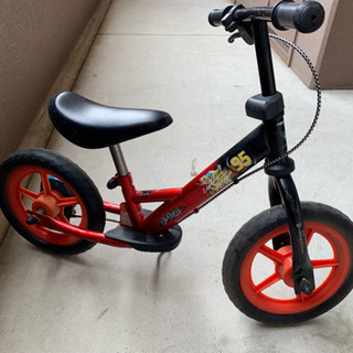 カーズのペダルなし自転車の画像