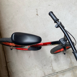 カーズのペダルなし自転車の画像