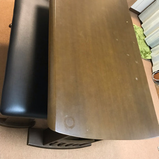 ダイニングテーブルとベンチ