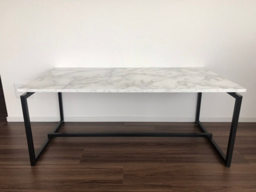 超美品！お買い得な大理石調テーブル