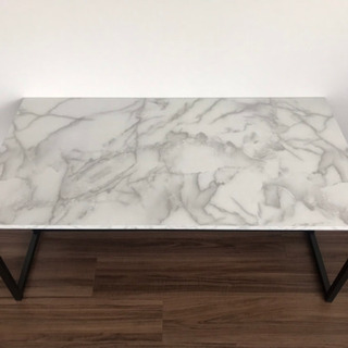 超美品！お買い得な大理石調テーブルの画像
