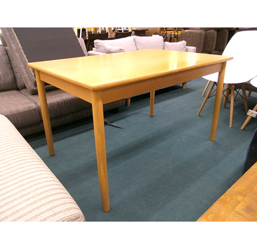 札幌【イスの出し入れがしやすいダイニングテーブル】幅120cm 分解＆組立て可能 ナチュラルブラウン/うすい茶色系 食卓テーブル 本郷通店