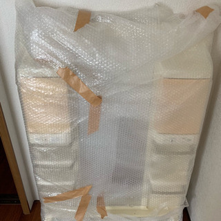 一軒家によくある洗面所の鏡と洗面道具入れるやつ