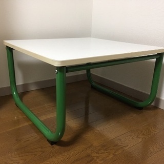サイドテーブル