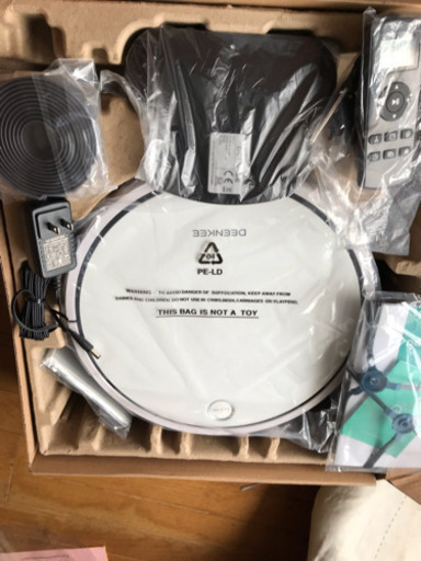 ロボット掃除機 安静で吸収力強大/ 清掃パターン４種/自動充電/リモコンと充電ホームベース連結 掃除ロボット(ホワイト)