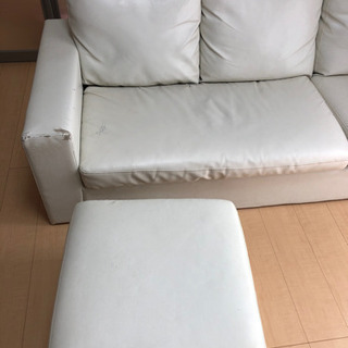 3人掛けソファー  オットマン、クッション付きの画像