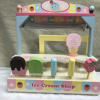 木製 アイスクリームショップの画像