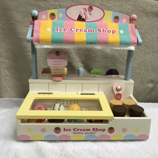 木製 アイスクリームショップ