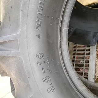 トラクター　タイヤ前輪