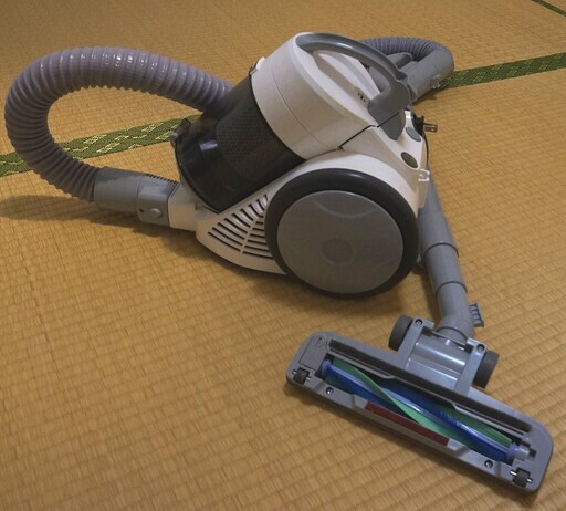 サイクロン式掃除機　コンパクトサイクロンクリーナー 　です。